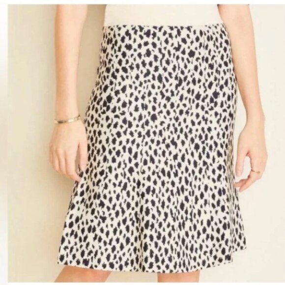 Ann Taylor Cheetah Animal Print Knit A-Line Skirt Cream/Black, Size Medium - Picture 2 of 9